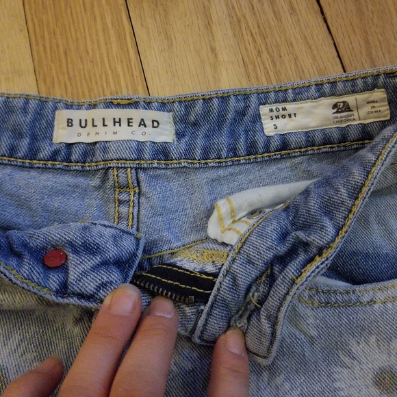 **SOLD**High Waisted Daisy Jean Shorts - Picture 5 of 5